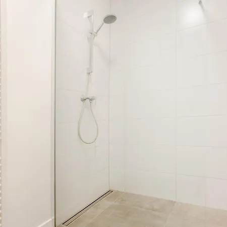 Apartman Bright And Cozy In *