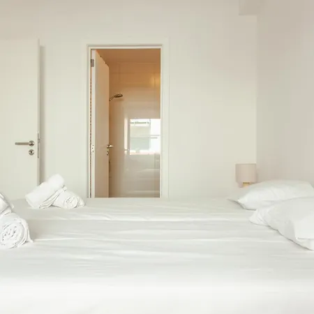 Апартаменты Bright And Cozy In